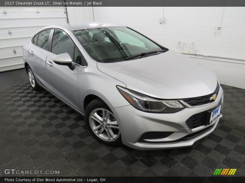 Silver Ice Metallic / Jet Black 2017 Chevrolet Cruze LT