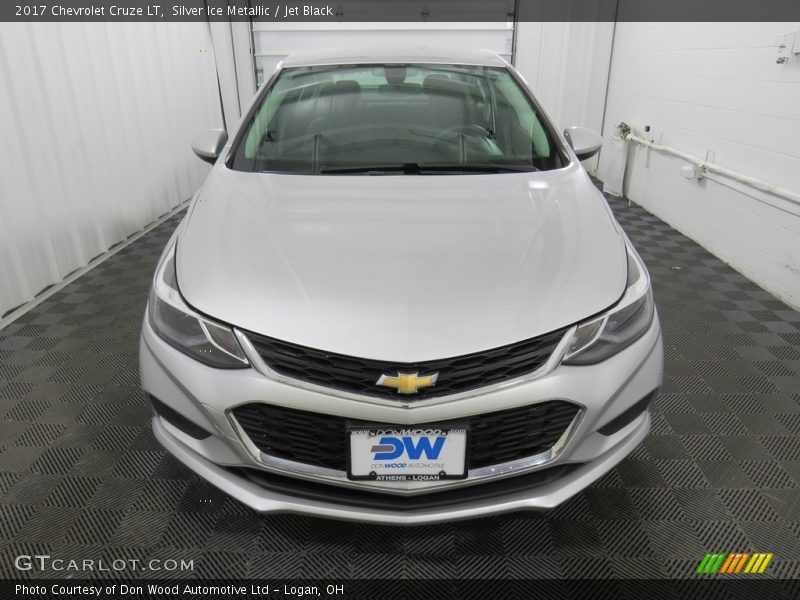 Silver Ice Metallic / Jet Black 2017 Chevrolet Cruze LT
