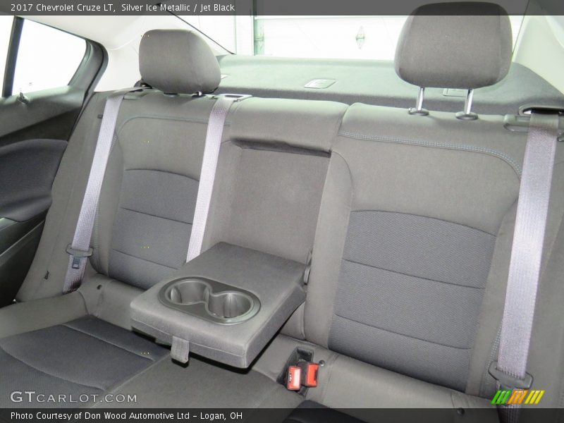 Silver Ice Metallic / Jet Black 2017 Chevrolet Cruze LT