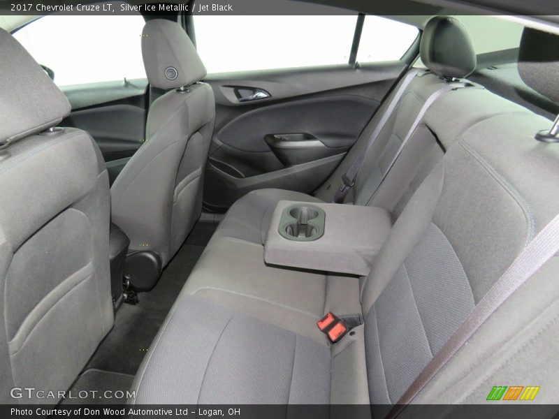 Silver Ice Metallic / Jet Black 2017 Chevrolet Cruze LT