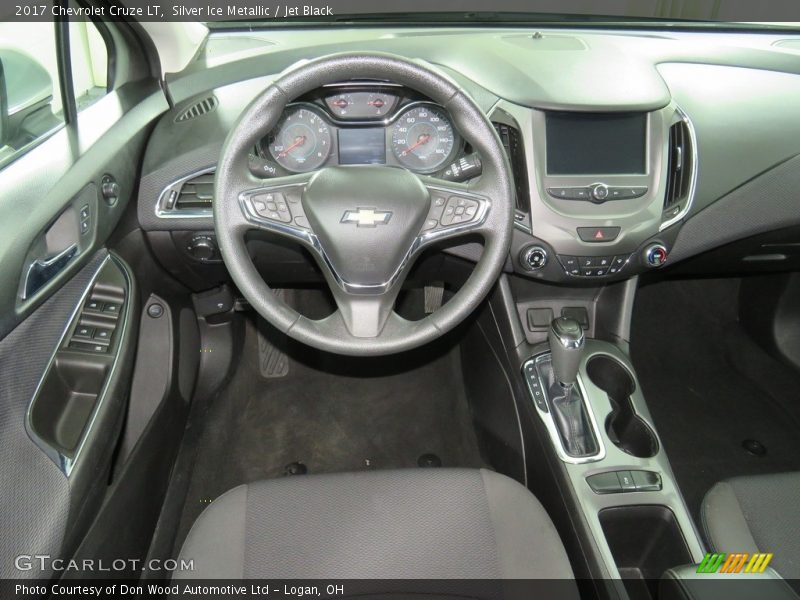 Silver Ice Metallic / Jet Black 2017 Chevrolet Cruze LT