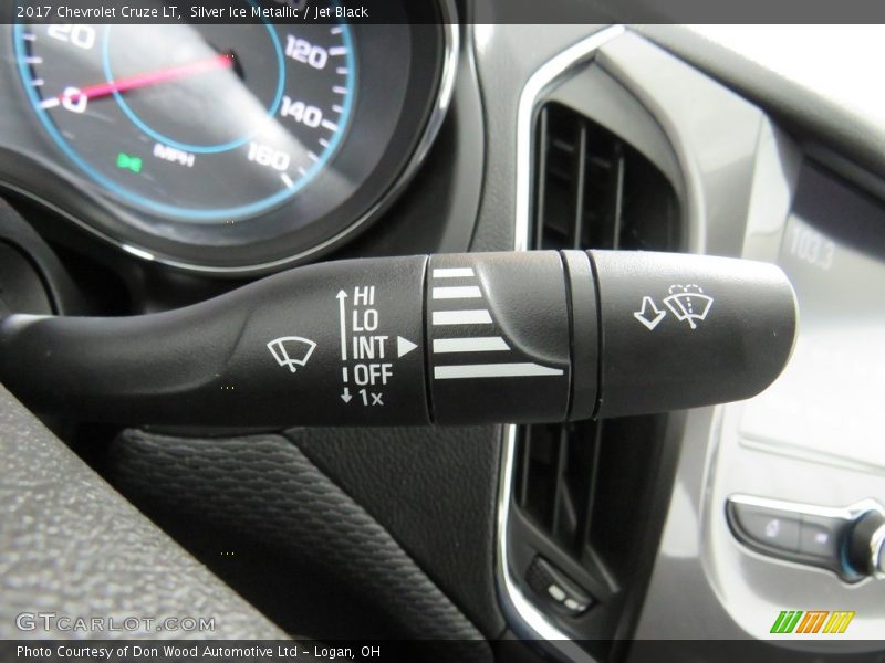 Silver Ice Metallic / Jet Black 2017 Chevrolet Cruze LT