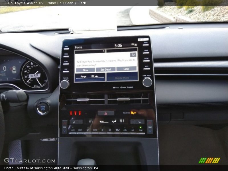 Wind Chill Pearl / Black 2019 Toyota Avalon XSE