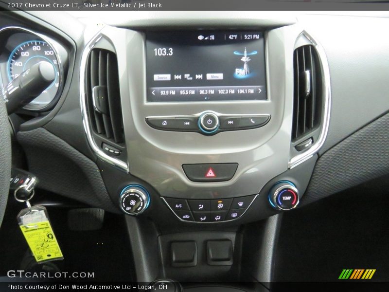 Silver Ice Metallic / Jet Black 2017 Chevrolet Cruze LT