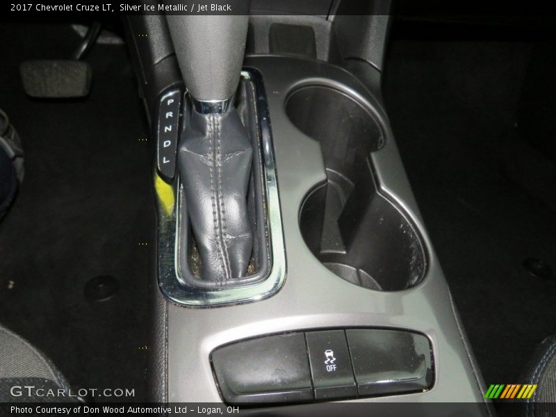 Silver Ice Metallic / Jet Black 2017 Chevrolet Cruze LT