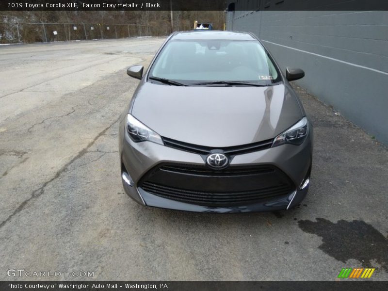 Falcon Gray metallic / Black 2019 Toyota Corolla XLE