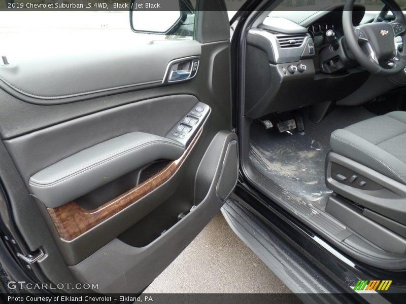 Black / Jet Black 2019 Chevrolet Suburban LS 4WD