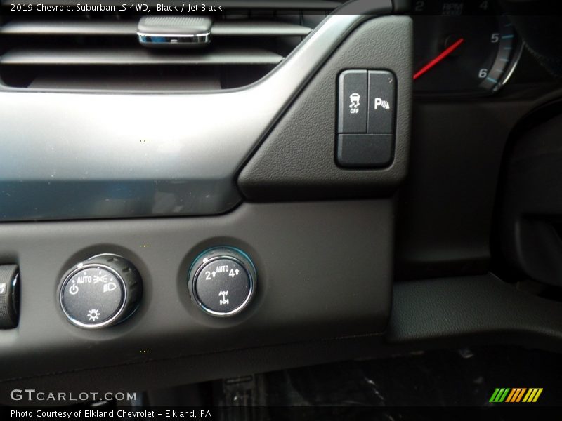 Black / Jet Black 2019 Chevrolet Suburban LS 4WD