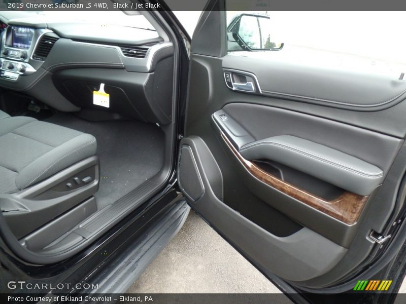 Black / Jet Black 2019 Chevrolet Suburban LS 4WD