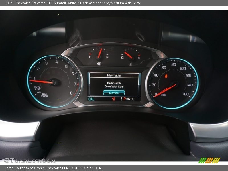 Summit White / Dark Atmosphere/Medium Ash Gray 2019 Chevrolet Traverse LT