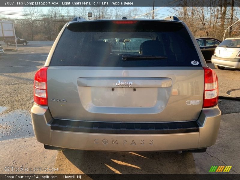 Light Khaki Metallic / Pastel Pebble Beige 2007 Jeep Compass Sport 4x4