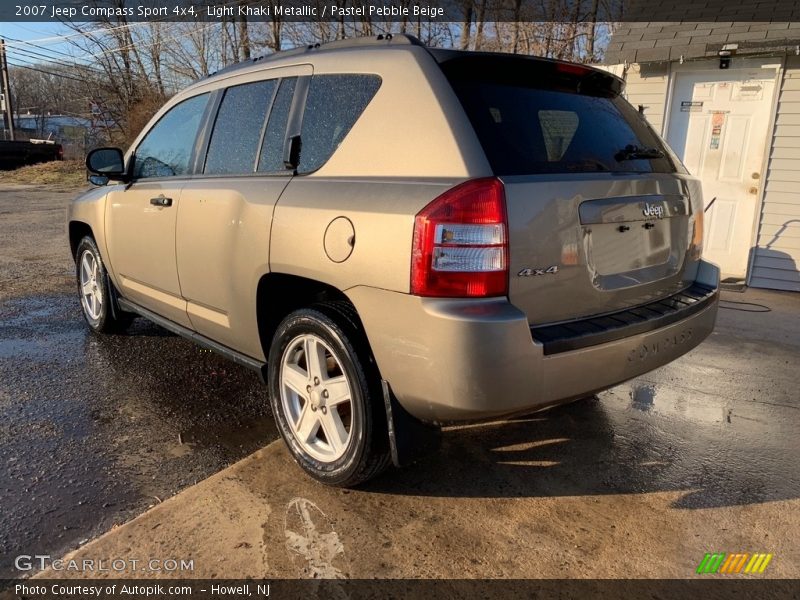 Light Khaki Metallic / Pastel Pebble Beige 2007 Jeep Compass Sport 4x4