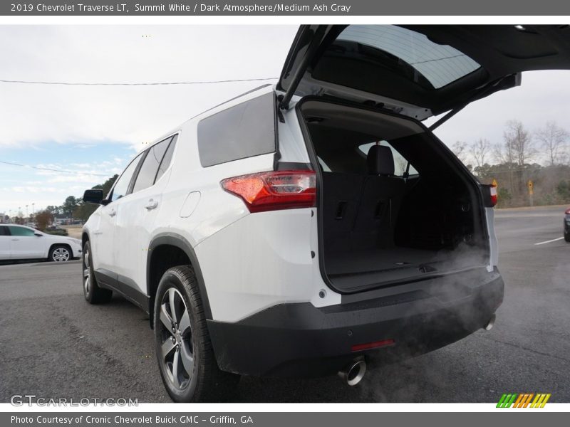 Summit White / Dark Atmosphere/Medium Ash Gray 2019 Chevrolet Traverse LT