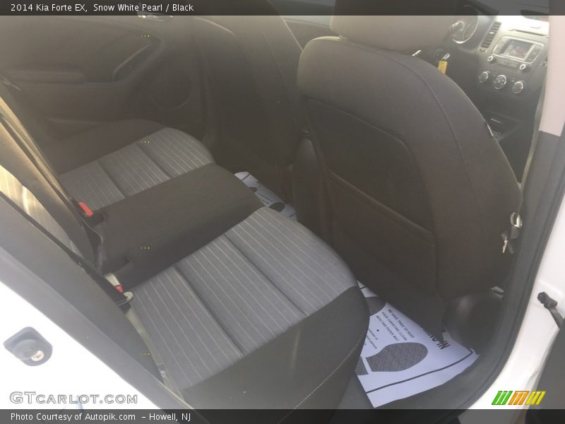 Snow White Pearl / Black 2014 Kia Forte EX