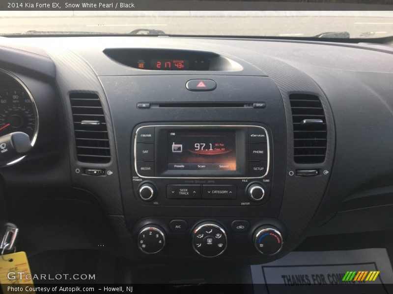 Snow White Pearl / Black 2014 Kia Forte EX