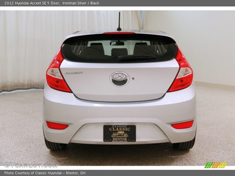 Ironman Silver / Black 2012 Hyundai Accent SE 5 Door