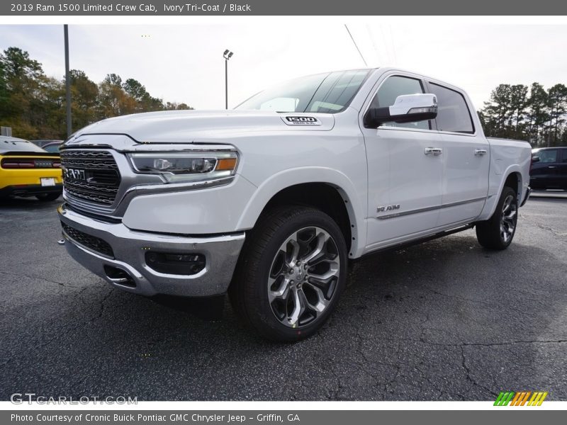 Front 3/4 View of 2019 1500 Limited Crew Cab