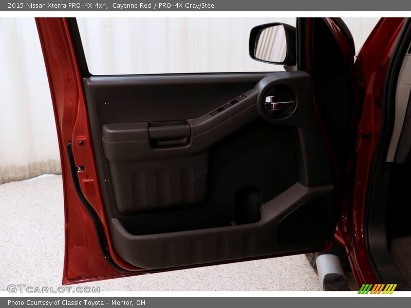 Cayenne Red / PRO-4X Gray/Steel 2015 Nissan Xterra PRO-4X 4x4
