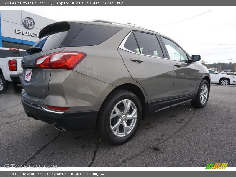 Pepperdust Metallic / Medium Ash Gray 2019 Chevrolet Equinox LT
