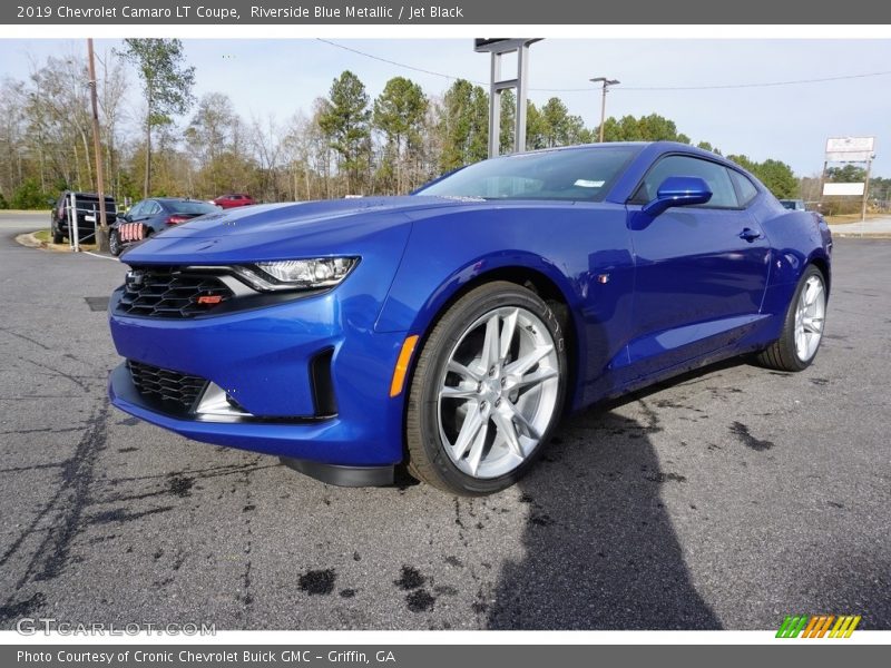 Front 3/4 View of 2019 Camaro LT Coupe