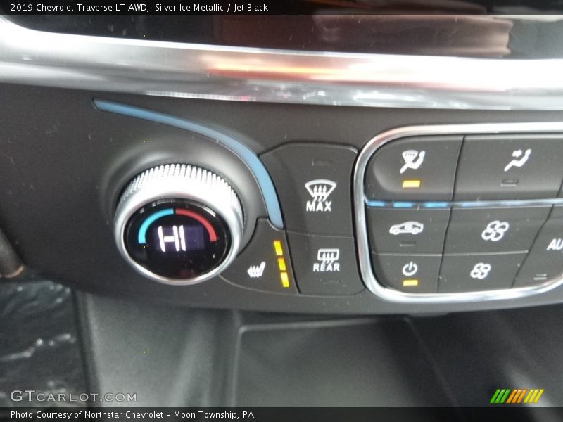 Silver Ice Metallic / Jet Black 2019 Chevrolet Traverse LT AWD