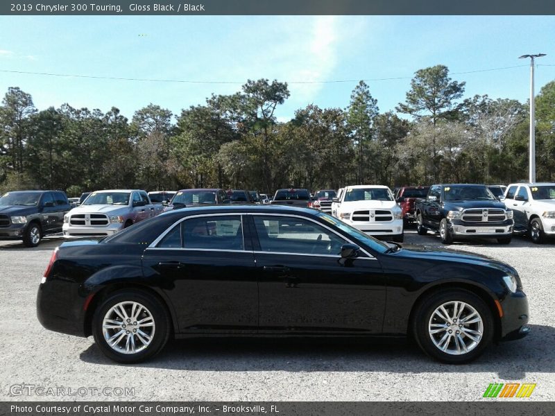 Gloss Black / Black 2019 Chrysler 300 Touring