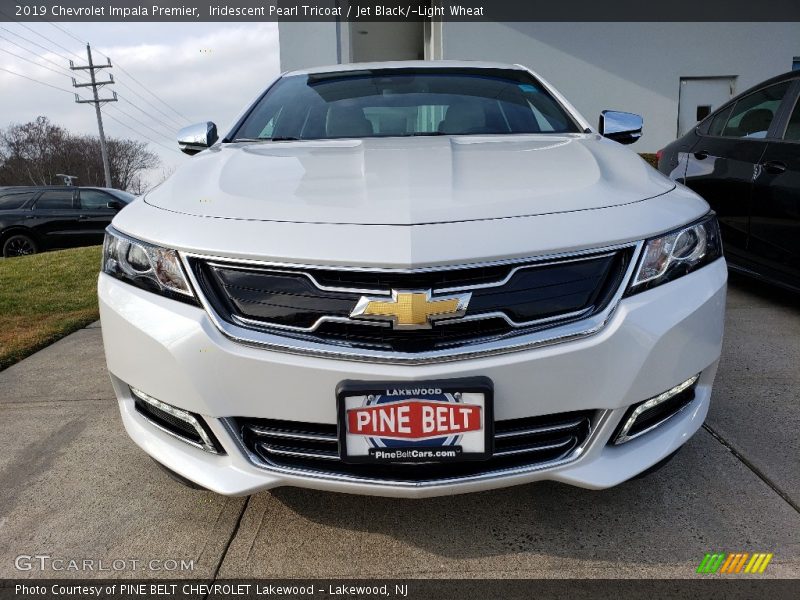 Iridescent Pearl Tricoat / Jet Black/­Light Wheat 2019 Chevrolet Impala Premier