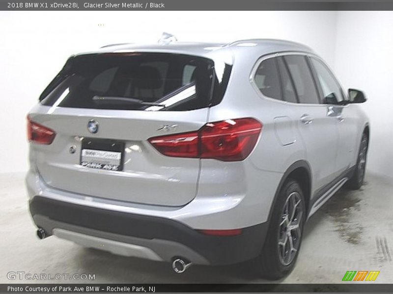 Glacier Silver Metallic / Black 2018 BMW X1 xDrive28i