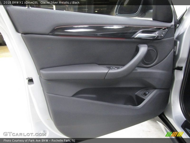 Glacier Silver Metallic / Black 2018 BMW X1 xDrive28i