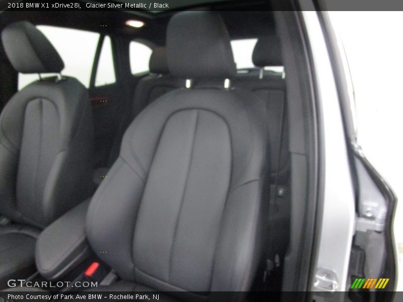 Glacier Silver Metallic / Black 2018 BMW X1 xDrive28i