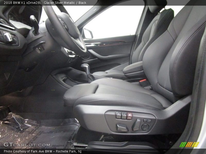Glacier Silver Metallic / Black 2018 BMW X1 xDrive28i