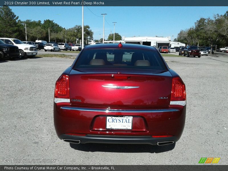 Velvet Red Pearl / Deep Mocha 2019 Chrysler 300 Limited