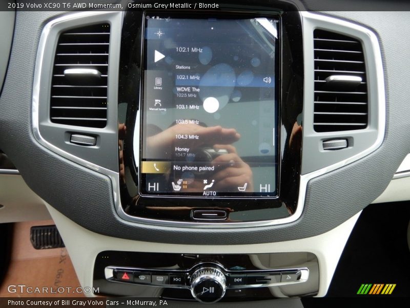 Osmium Grey Metallic / Blonde 2019 Volvo XC90 T6 AWD Momentum