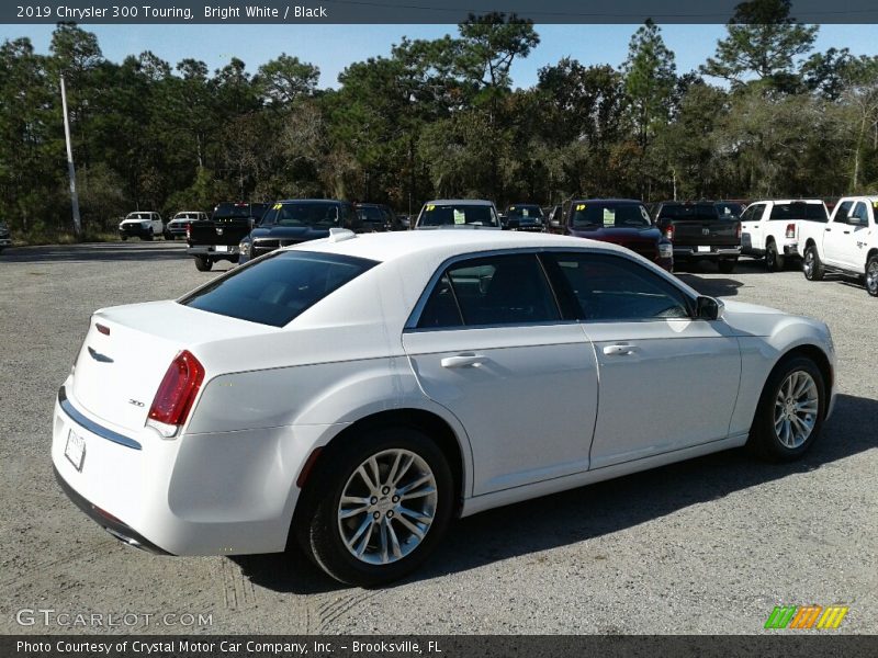 Bright White / Black 2019 Chrysler 300 Touring
