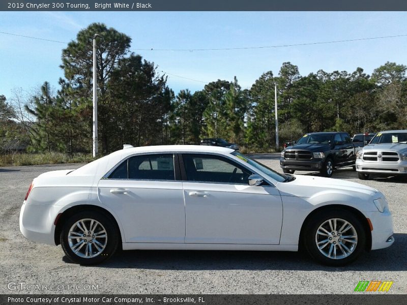 Bright White / Black 2019 Chrysler 300 Touring