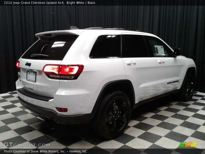 Bright White / Black 2019 Jeep Grand Cherokee Upland 4x4