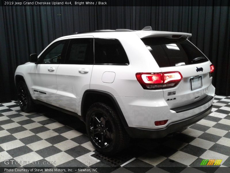 Bright White / Black 2019 Jeep Grand Cherokee Upland 4x4
