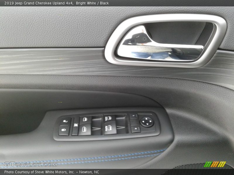 Bright White / Black 2019 Jeep Grand Cherokee Upland 4x4
