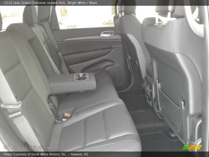 Bright White / Black 2019 Jeep Grand Cherokee Upland 4x4