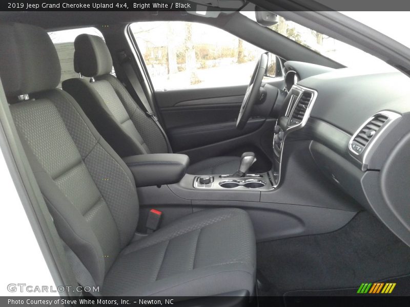 Bright White / Black 2019 Jeep Grand Cherokee Upland 4x4