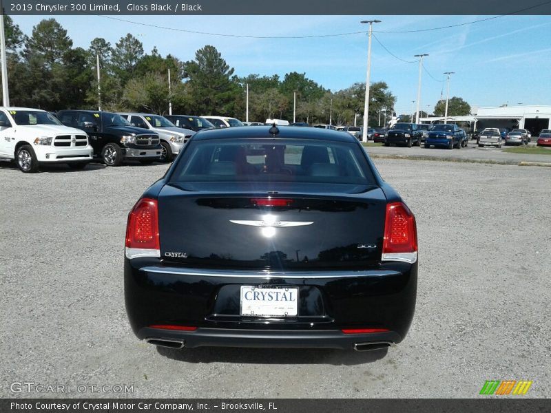 Gloss Black / Black 2019 Chrysler 300 Limited
