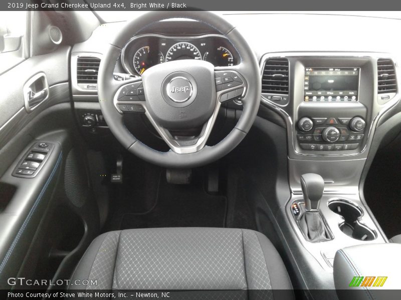 Bright White / Black 2019 Jeep Grand Cherokee Upland 4x4