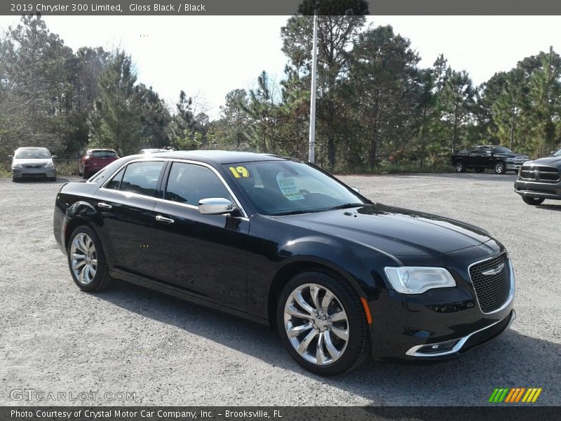 Gloss Black / Black 2019 Chrysler 300 Limited