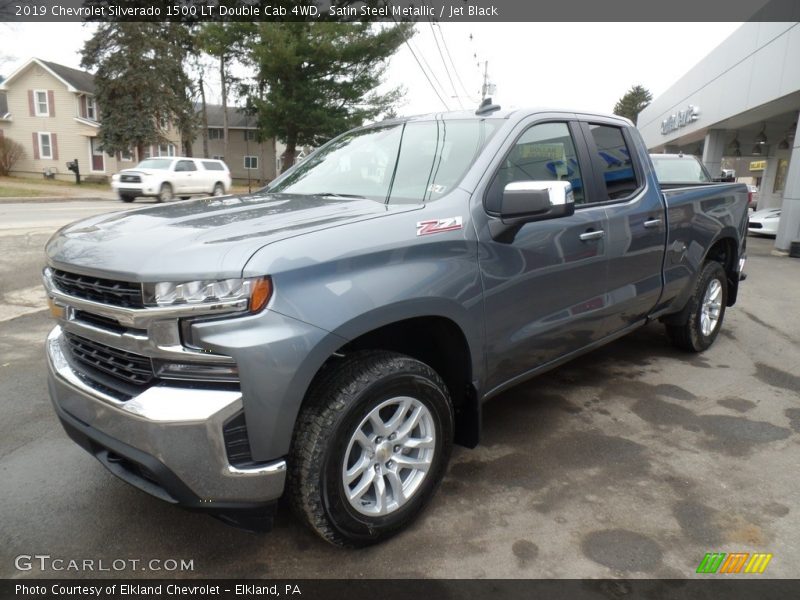 Front 3/4 View of 2019 Silverado 1500 LT Double Cab 4WD