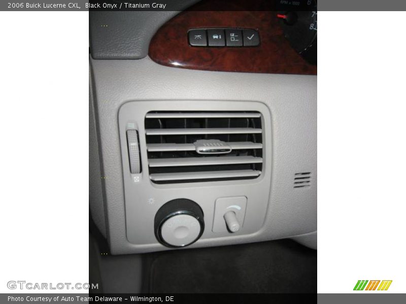 Black Onyx / Titanium Gray 2006 Buick Lucerne CXL