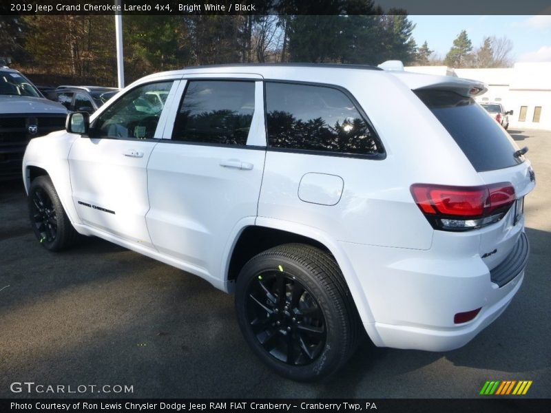 Bright White / Black 2019 Jeep Grand Cherokee Laredo 4x4