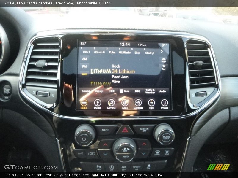 Bright White / Black 2019 Jeep Grand Cherokee Laredo 4x4