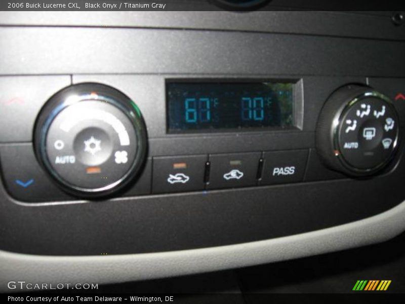 Black Onyx / Titanium Gray 2006 Buick Lucerne CXL
