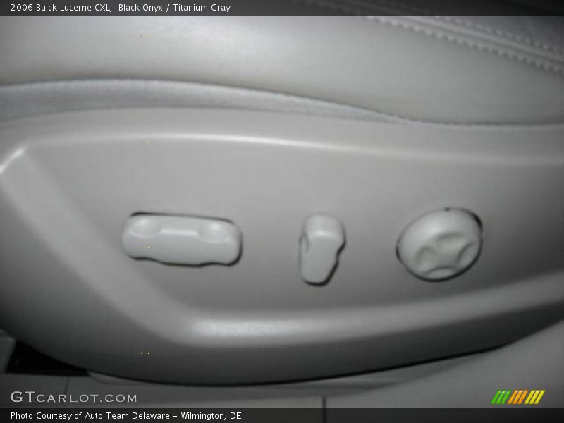 Black Onyx / Titanium Gray 2006 Buick Lucerne CXL