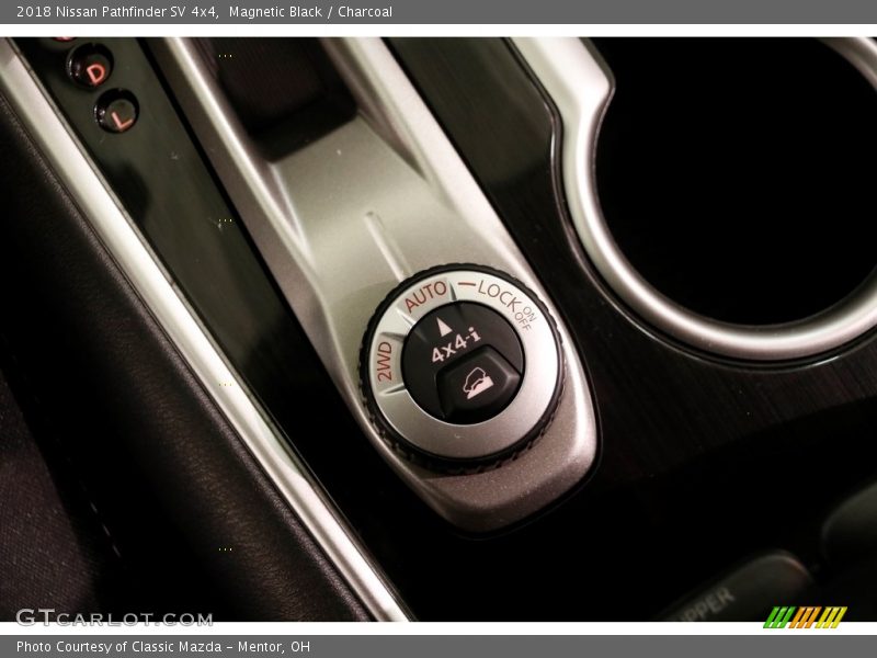 Magnetic Black / Charcoal 2018 Nissan Pathfinder SV 4x4